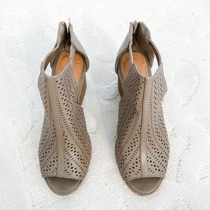 Qupid 7.5 open toe heel